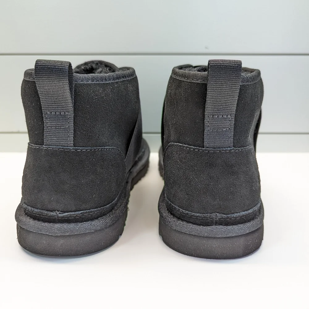 UGG Neumel II Graphic Spell Out Black Logo Ankle Chukka Suede Boots sz Men's 11
